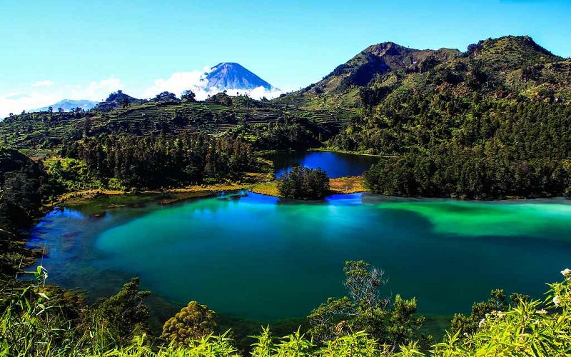 Melirik Sejenak Keindahan Telaga Warna di Ketinggian Dieng